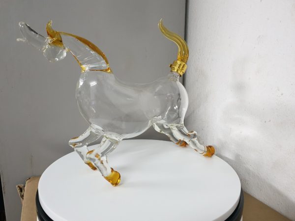 Bình thủy tinh hình con ngựa